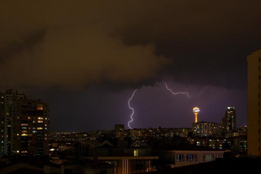 HAFTA SONU PLANI YAPACAKLAR DİKKAT Meteorolojiden peş peşe uyarı: Kar, sağanak ve fırtına geliyor