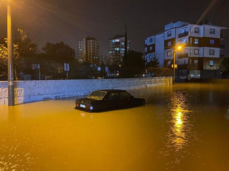 Antalyayı sağanak vurdu Mahsur kalanlar böyle kurtarıldı