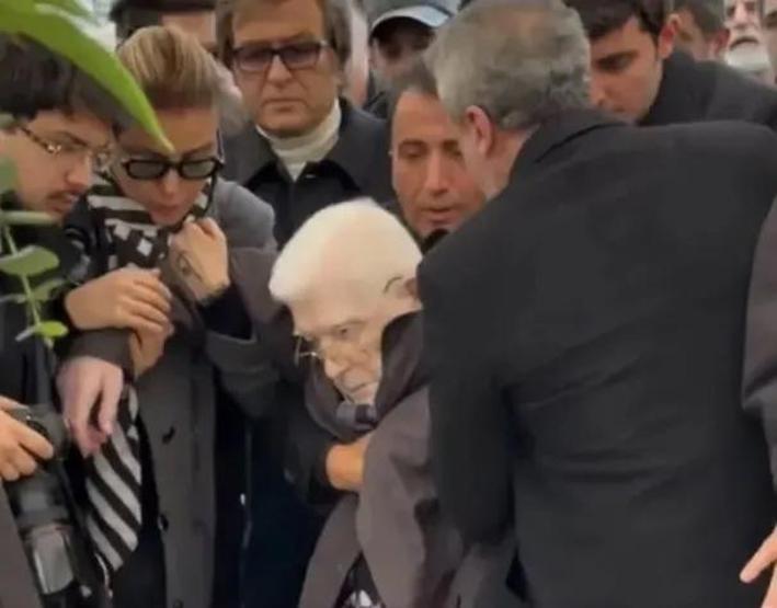 Haldun Dormenin cenazesinde panik Oyuncu İzzet Günay fenalaştı