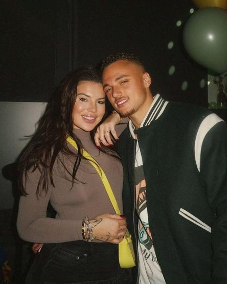 Galatasarayın yeni transferi Noa Langın büyük aşkı Beğeni butonu çöktü: YENGELERİN EN GÜZELİ