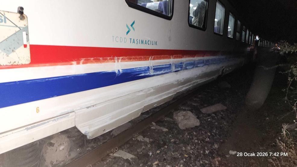 Balıkesir’de toprak kayması Yolcu treni raydan çıktı: 1 yaralı