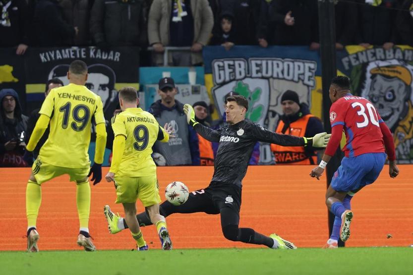 Fenerbahçeli futbolculara eleştiri: Sadece beden olarak sahadalar