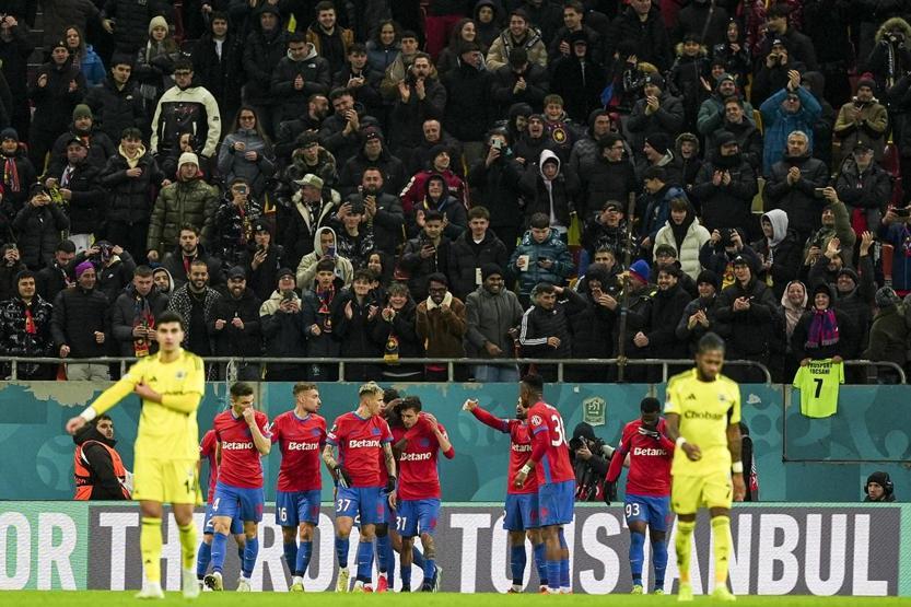 Fenerbahçeli futbolculara eleştiri: Sadece beden olarak sahadalar