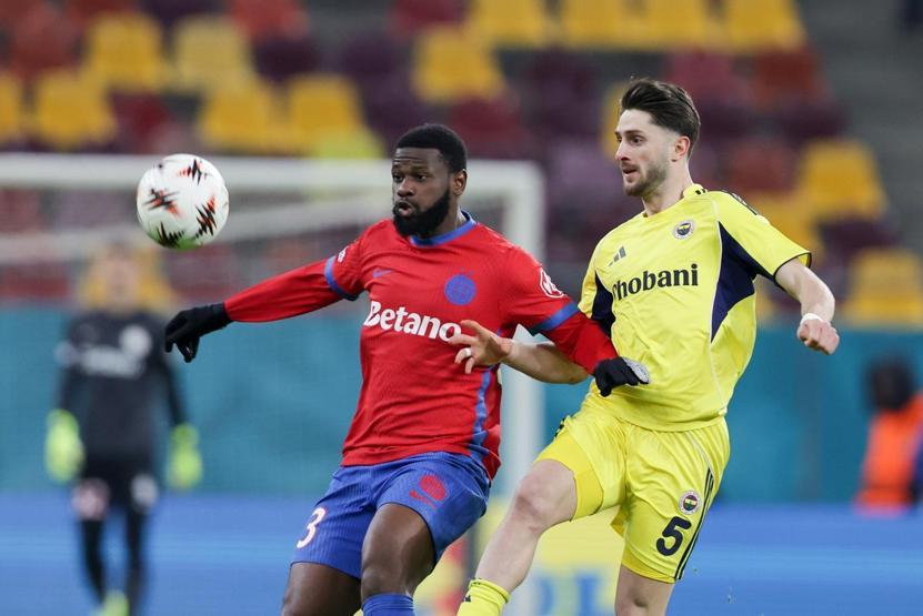 Fenerbahçeli futbolculara eleştiri: Sadece beden olarak sahadalar