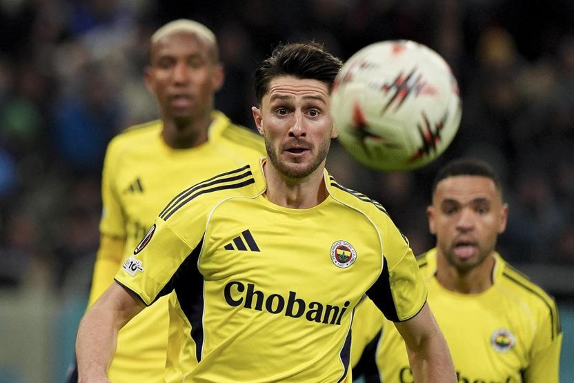 Fenerbahçeli futbolculara eleştiri: Sadece beden olarak sahadalar