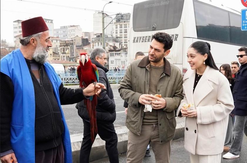 GÜLLER VE GÜNAHLAR’DA AŞK ZAMANI GALATA KÖPRÜSÜ’NDE AŞK MOLASI