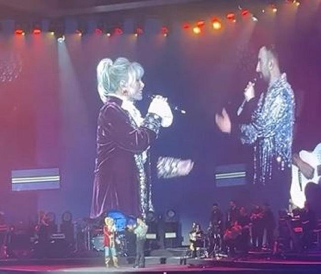 Tarkan ve Ajda Pekkan aynı sahnede BİR TANECİK STARIM BENİM