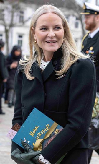 Oğlu hakim karşısına, kendisi manşetlere... Prensesin, Epstein ile mesaj trafiği şoke etti: Sörf tahtası taşıyan iki çıplak kadın...