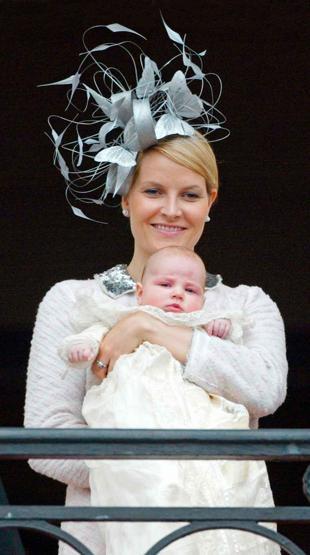 Oğlu hakim karşısına, kendisi manşetlere... Prensesin, Epstein ile mesaj trafiği şoke etti: Sörf tahtası taşıyan iki çıplak kadın...