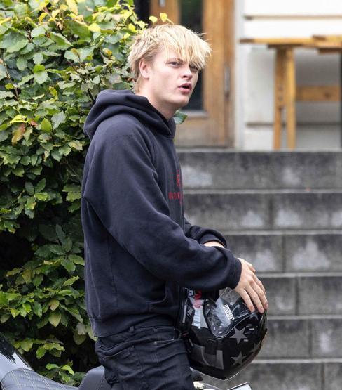 Oğlu hakim karşısına, kendisi manşetlere... Prensesin, Epstein ile mesaj trafiği şoke etti: Sörf tahtası taşıyan iki çıplak kadın...