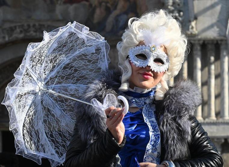 Açılış böyle yapıldı Venedik Karnavalı başladı...