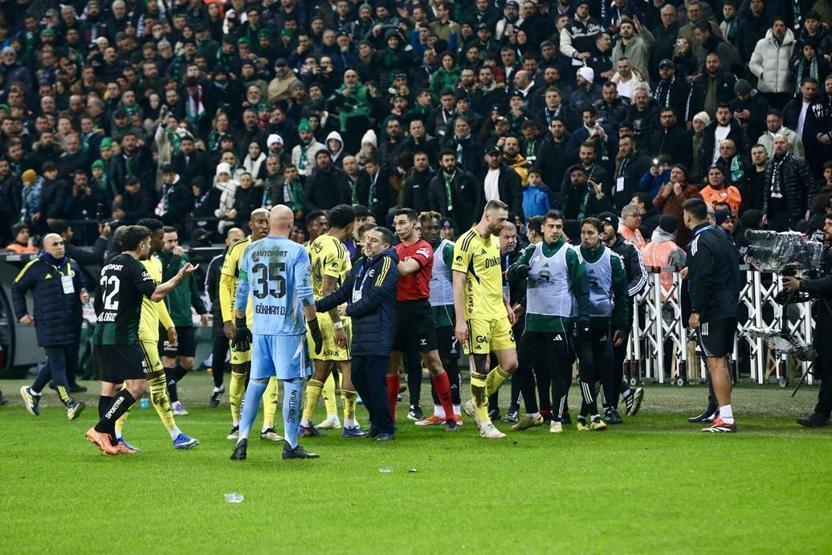 Kocaelispor - Fenerbahçe maçının tartışmalı pozisyonları incelendi: Kırmızı kart gerekir mi