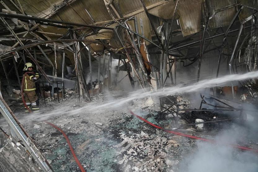 İranın kalbinde büyük yangın Çarşıdan alevler yükseldi: 200 dükkan küle döndü...