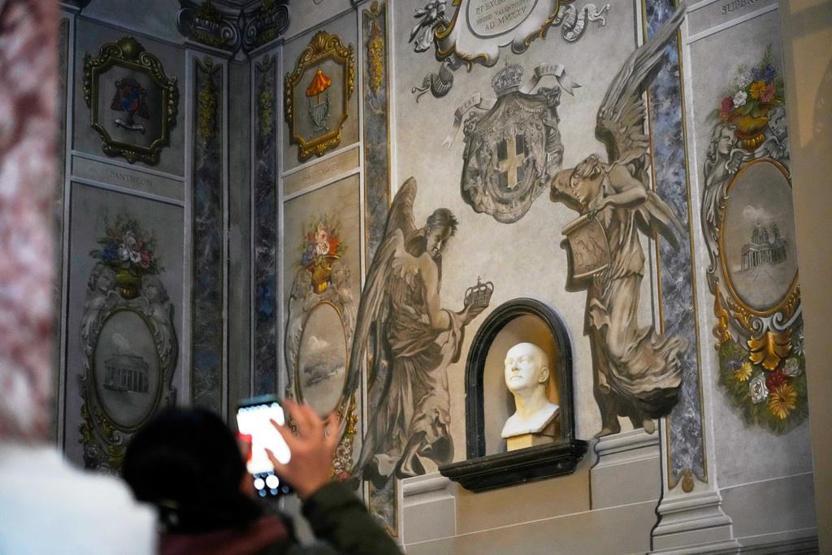 İtalyayı karıştıran MELEK için soruşturma... Sular durulmuyor: Ayinleri aksatan ziyaretçi akını
