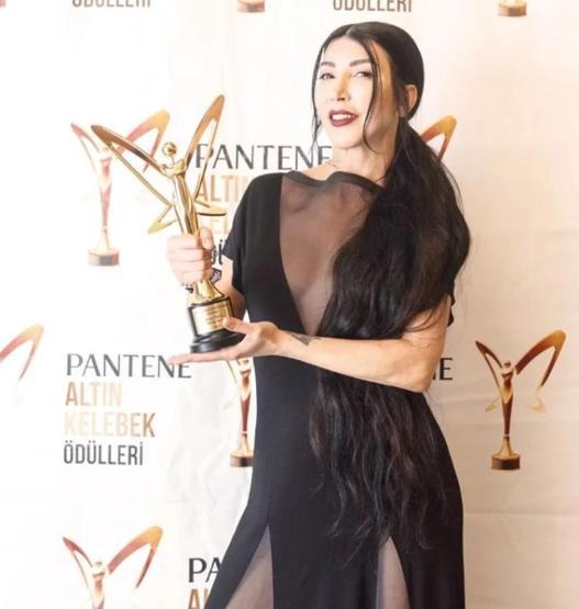 Hande Yener o anı ilk kez anlattı: “Doktor ‘Sizi 10 yıl daha yaşatırız’ deyince yere çöktüm”