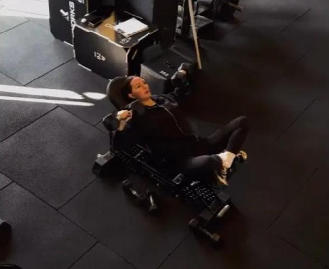 Yasemin Ergene’nin spor pozu olay oldu Fit görünümü sanal medyadan tam not aldı