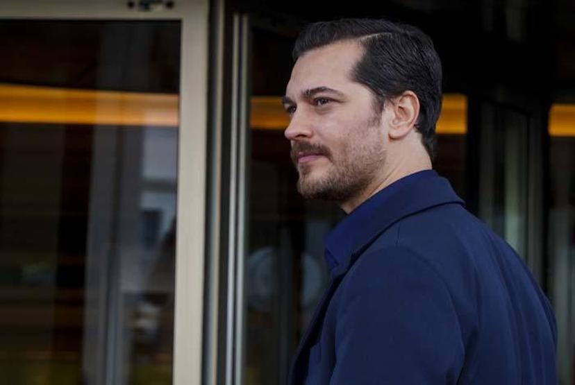 Boğaz Bile Tarafını Seçti: Eşref Tek