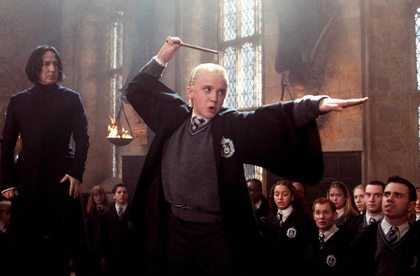 Hogwarts’ın kötü çocuğu Çin’in şans meleği oldu Yeni yılın sürpriz yüzü: Harry Potterdan Draco Malfoy...
