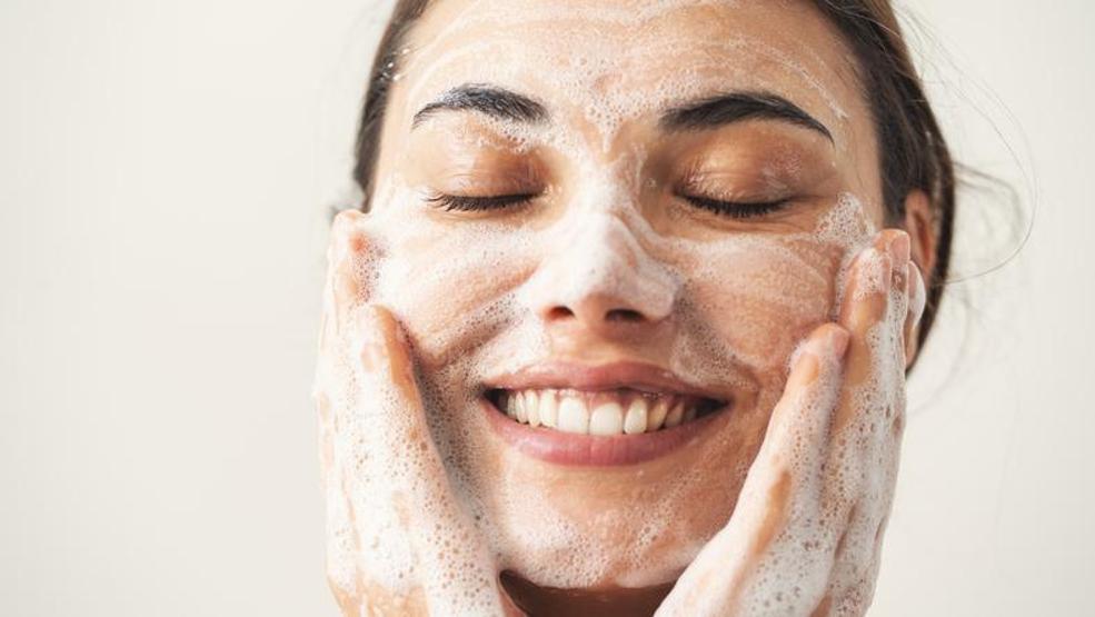 SIK YAPILAN 10 CİLT BAKIMI HATASI Güzelleşeyim derken bu cilt problemleriyle uğraşmayın: Akne, sivilce, siyah nokta, kızarıklık ve pullanma