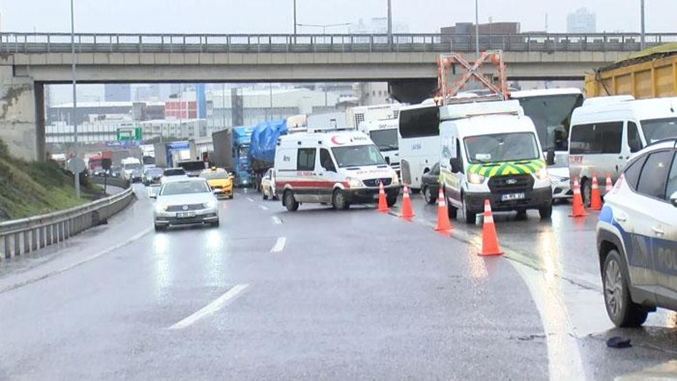 TIRın çarptığı otomobil hurdaya döndü