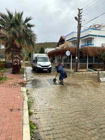 Sarı kodlu uyarı yapılmıştı İzmir yine sele teslim oldu
