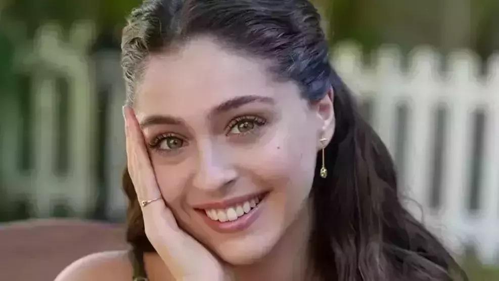 DUBAİ’DE ROMANTİK SÜRPRİZ Güller ve Günahların Zeynepi Cemre Baysel aşka geldi Sevgilisi Cem Bölükbaşına böyle destek verdi