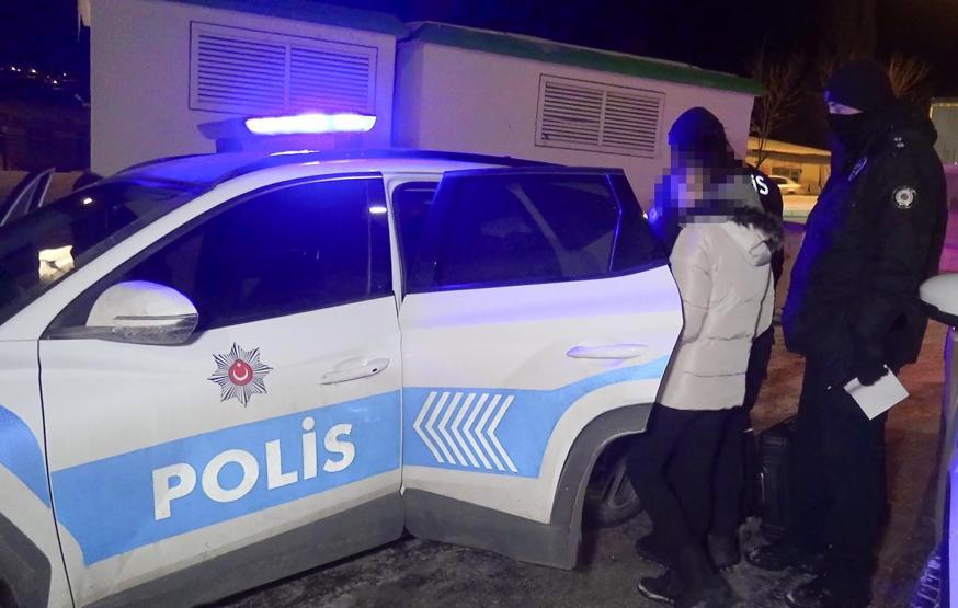 Pencereden yardım istedi Zorla evde tutulan kadın kurtarıldı