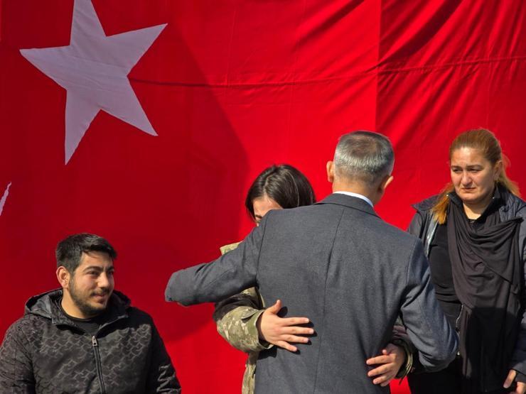 6 Şubattan beri saklıyordu: Albaydan göz yaşartan emanet 3 yıl sonra duygulandıran buluşma