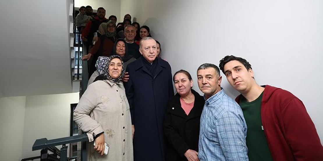 Cumhurbaşkanı Erdoğan ve MHP Lideri Bahçeliden depremzede aileye sürpriz ziyaret