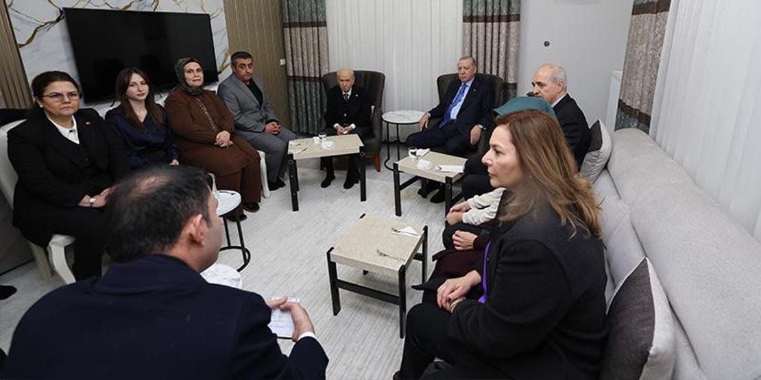 Cumhurbaşkanı Erdoğan ve MHP Lideri Bahçeliden depremzede aileye sürpriz ziyaret