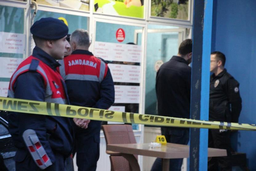 Emekli polis dehşet saçtı Eşini ve MHP ilçe başkanını silahla vurarak öldürdü