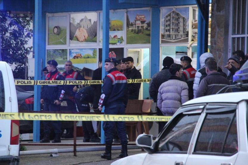 Emekli polis dehşet saçtı Eşini ve MHP ilçe başkanını silahla vurarak öldürdü