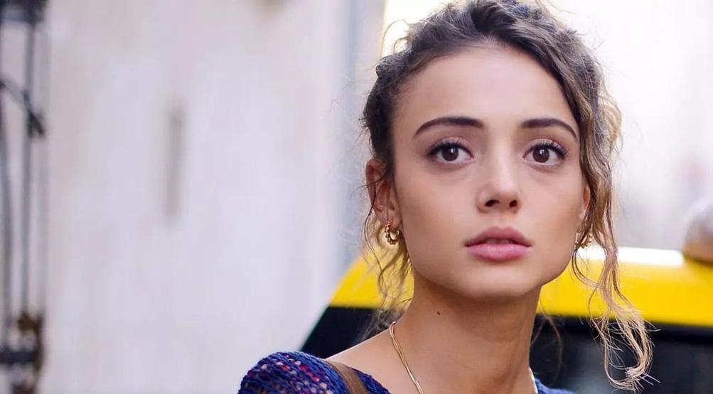 Galatasarayın yıldızı Lucas Torreira, Hande Sarıoğlunu takibe aldı Sosyal medya karıştı: YENİ BİR YAKINLAŞMA MI