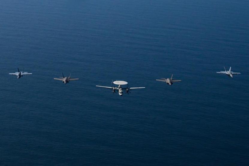 Umman Denizinde kritik hareketlilik ABDden gövde gösterisi