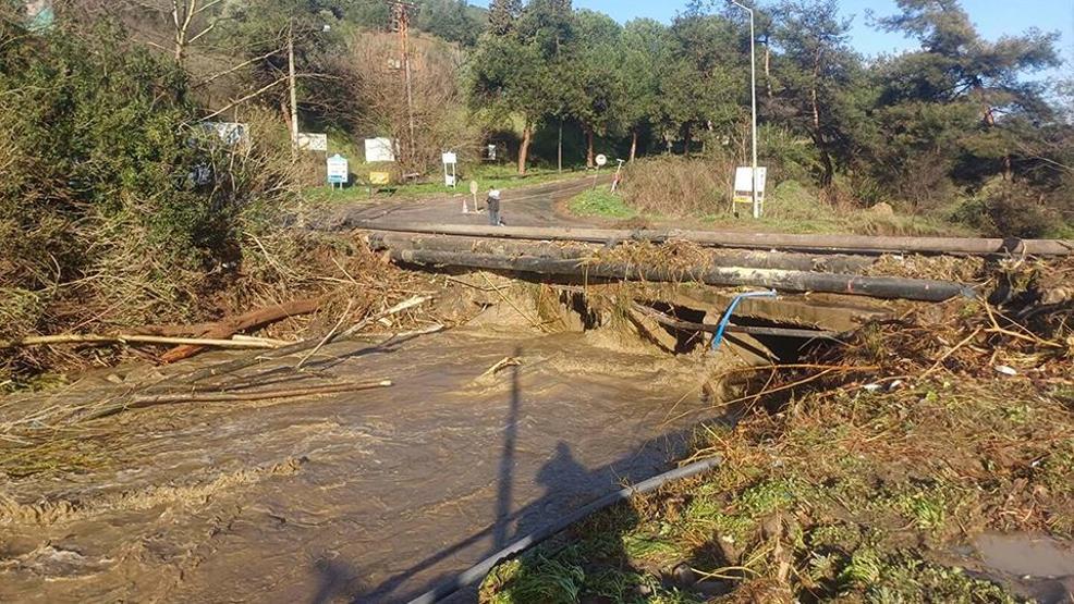 Manisayı sağanak vurdu: Köprü yıkıldı, yollar kapandı
