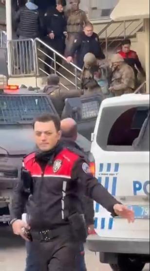 Dedikoduları duyunca silahla eski iş yerini bastı: 2si ağır 4 yaralı