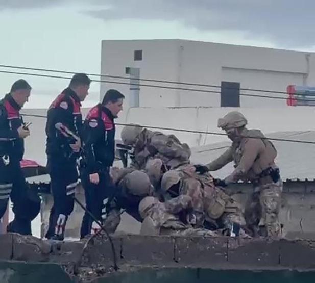 Dedikoduları duyunca silahla eski iş yerini bastı: 2si ağır 4 yaralı