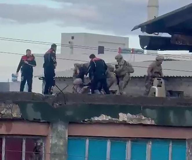 Dedikoduları duyunca silahla eski iş yerini bastı: 2si ağır 4 yaralı