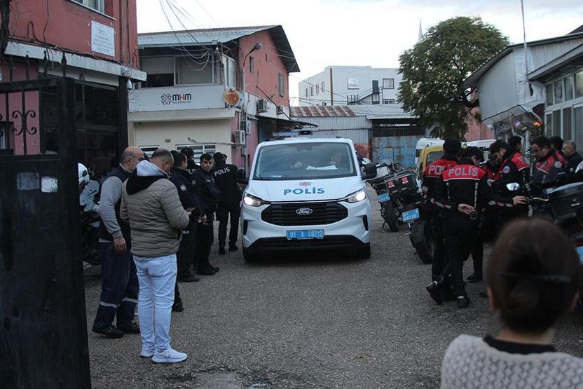 Dedikoduları duyunca silahla eski iş yerini bastı: 2si ağır 4 yaralı