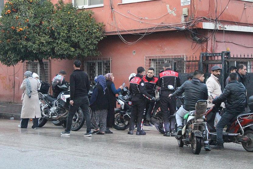 Dedikoduları duyunca silahla eski iş yerini bastı: 2si ağır 4 yaralı