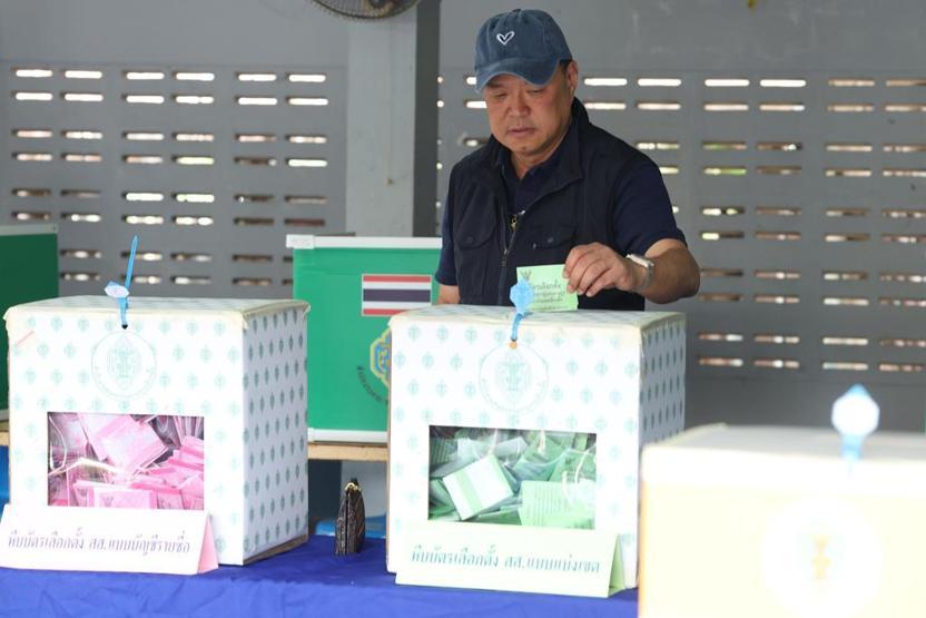 Üçü bir arada seçim: Tayland sandık başında
