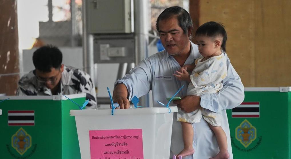 Üçü bir arada seçim: Tayland sandık başında