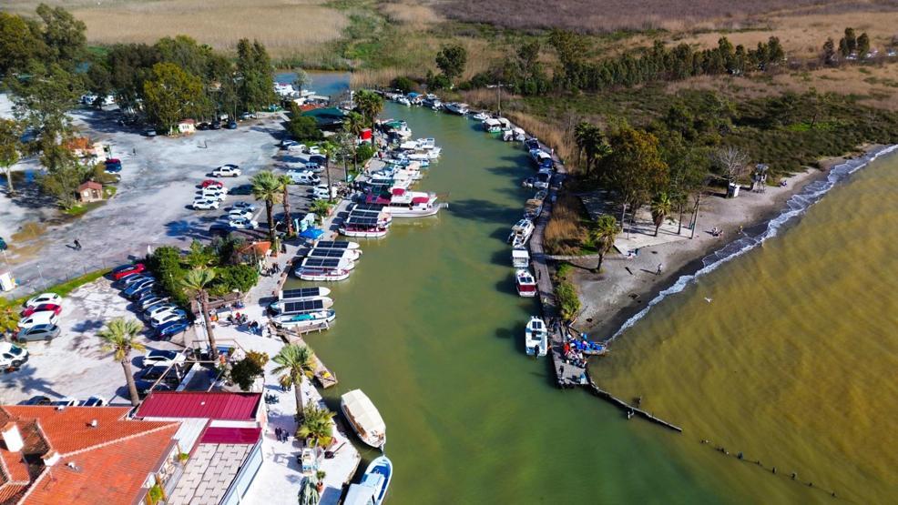 Akyakada denizin rengi kahverengiye döndü