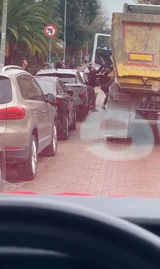 İstanbulda trafikte bıçaklı kavga