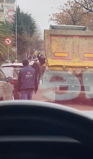 İstanbulda trafikte bıçaklı kavga