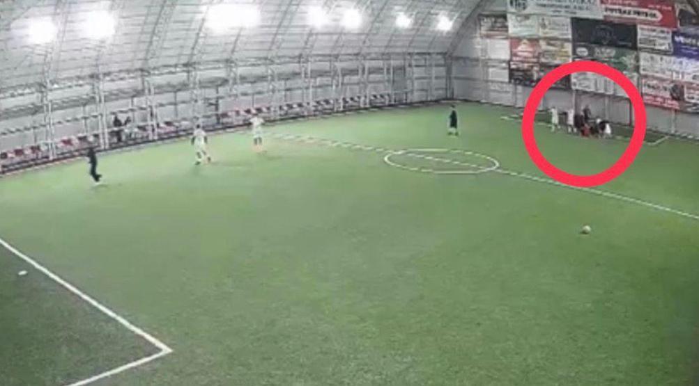 Ölüm halı sahada yakaladı Kalp krizi geçiren öğretmen hayatını kaybetti