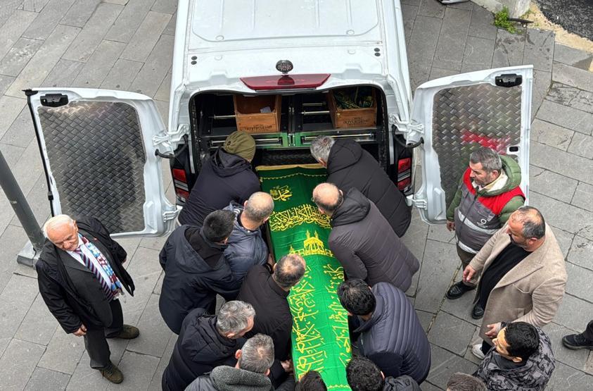 Ölüm halı sahada yakaladı Kalp krizi geçiren öğretmen hayatını kaybetti