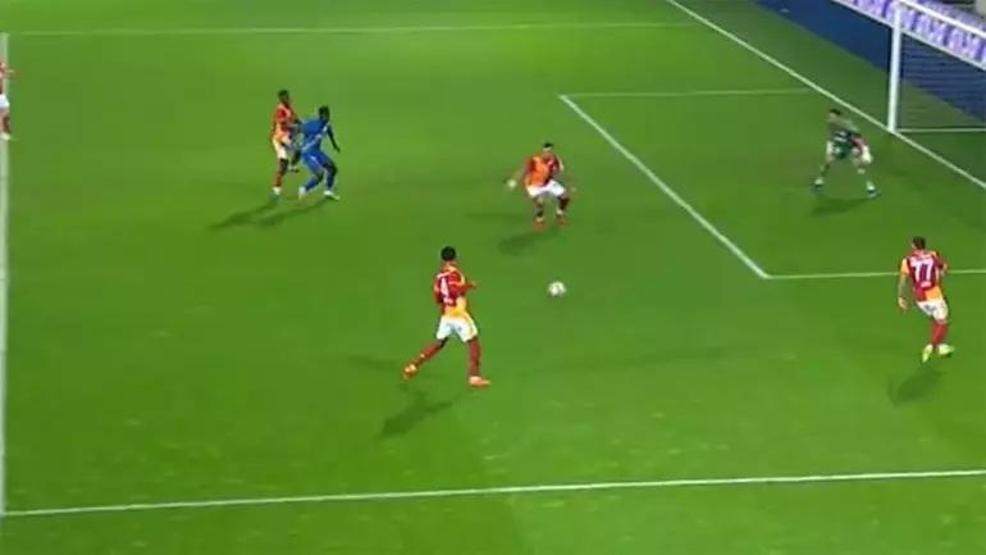 Çaykur Rizespor - Galatasaray maçının tartışmalı pozisyonları incelendi Ofsayt pozisyonu...