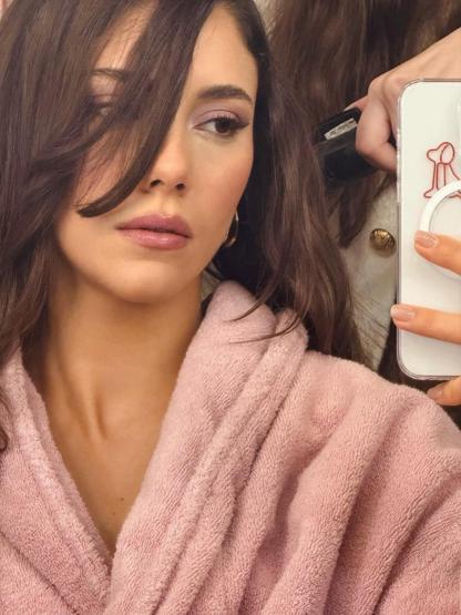 Uzak Şehirin Zerrini Dilin Döğerden Sevgililer Günü Pozu Hayranları Aşk Diledi