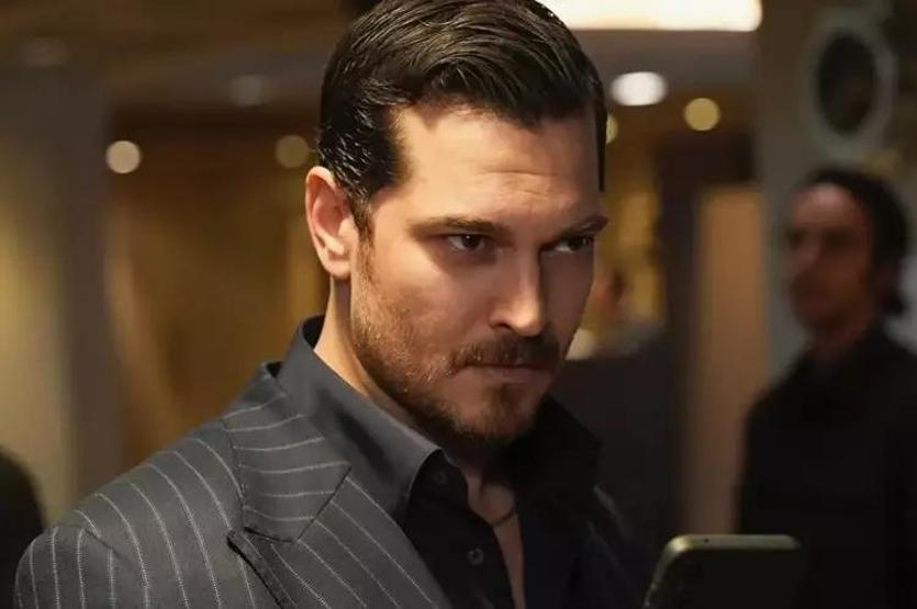 Çağatay Ulusoy Kız İsteme Törenine Katıldı İşte O Görüntüler